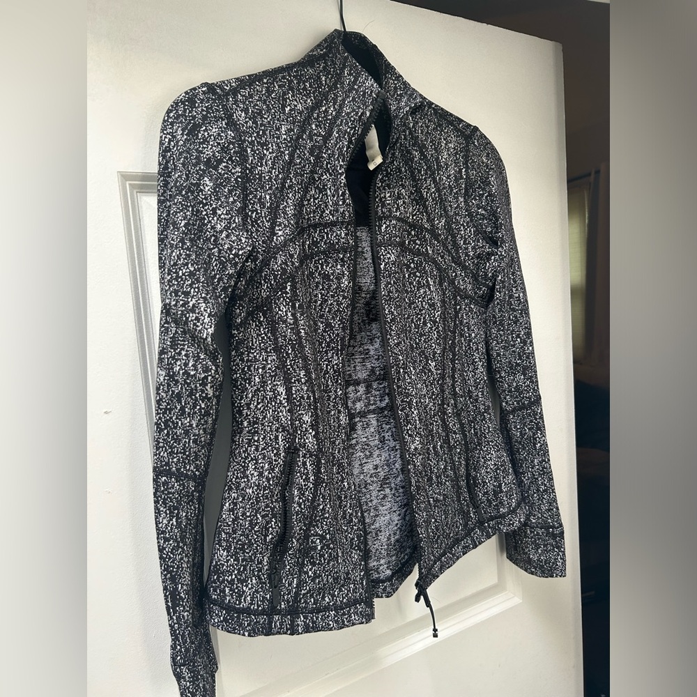 Lululemon Define Jacket - Picture 2 of 4